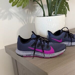 Nike Women’s Athletic Shoes in Navy with Pink Swoosh